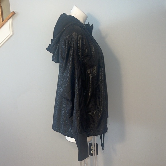 Zyia Active Black bomber jacket. Black Cheetah print. Windbreaker style. READ - Picture 6 of 16